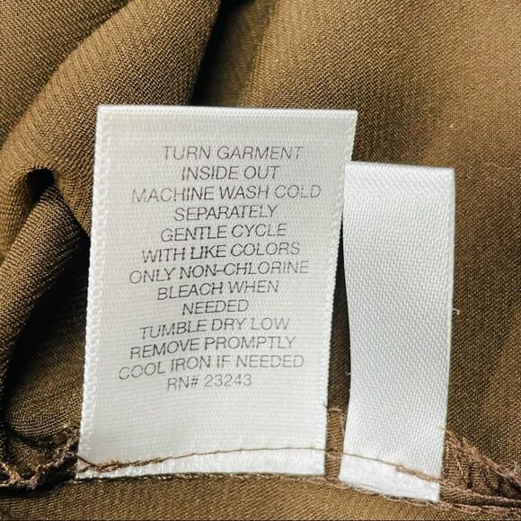 10/$25🦋 NY&Co Brown Satin Ruffle Halter Top - Size Medium - Picture 12 of 13